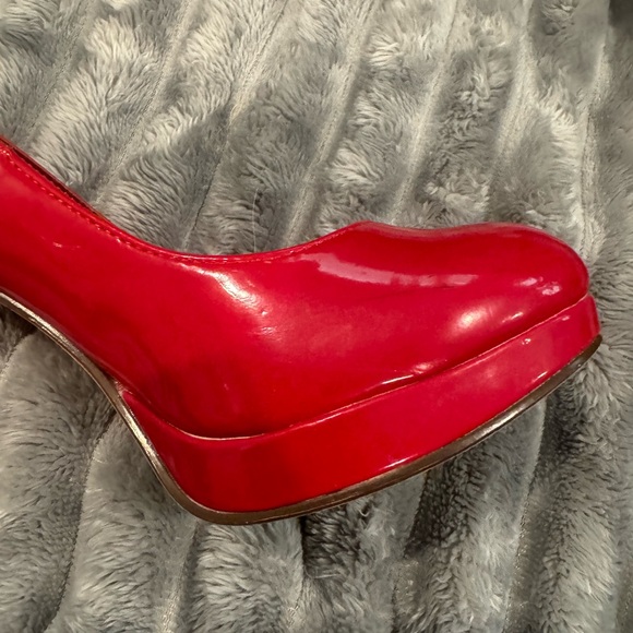 Red Platform Heels Size 9 - Picture 9 of 12